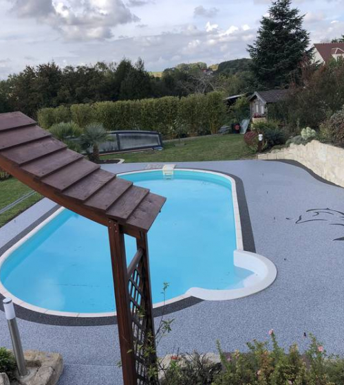 01-renovation-plage-piscine-et-terrasse-en-moquette-de-pierre