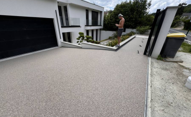 Cour et Parking en moquette de pierre Yvelines 78 image 