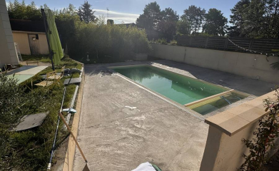 Pose moquette de pierre plage de piscine image 