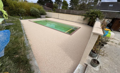 Pose moquette de pierre plage de piscine image 