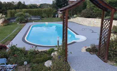 Rénovation plage piscine et terrasse en moquette de pierre image 