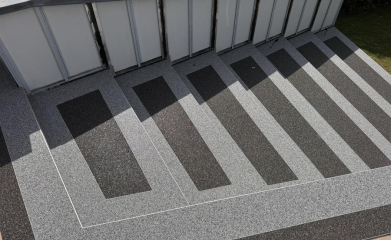 Terrasse et escalier en moquette de pierre image 